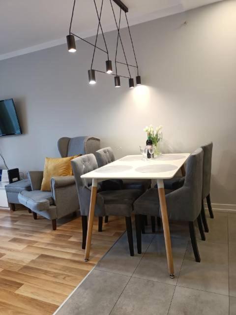 Family & Business Elegant Apartments Rynek Centrum Downtown - 2 Bedroom, Balcony, Parking Кельце Экстерьер фото